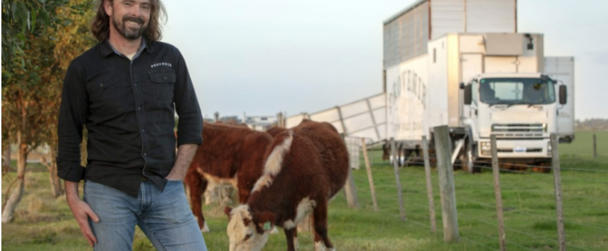 Startup cria abatedouro móvel para processar carne nas fazendas